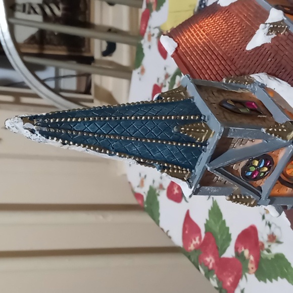 COLLECTIBLE LIGHTED PORCELAIN CHURCH  VILLAGE - Picture 8 of 13